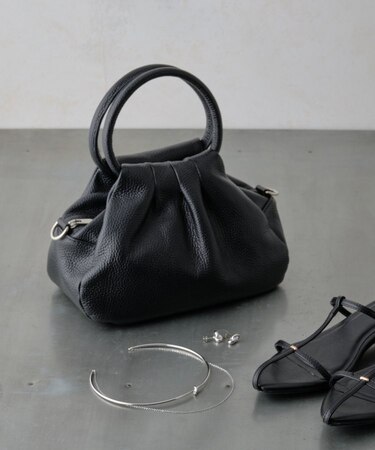 《さわ企画》【新色登場・WEB限定】プリーツレザーバッグ