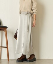 ラップ風サテンスカート