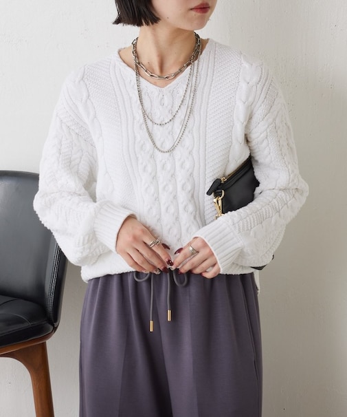 ケーブルVネックニット