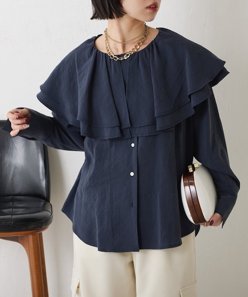ネックラッフルブラウス