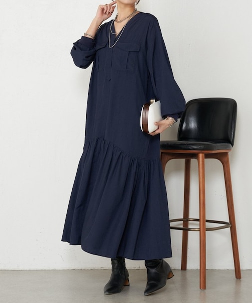 Vネックギャザーワンピース