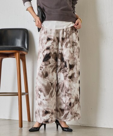 【柄で華やぐ】ぼかし花柄ツイルパンツ