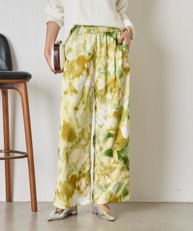 【柄で華やぐ】ぼかし花柄ツイルパンツ