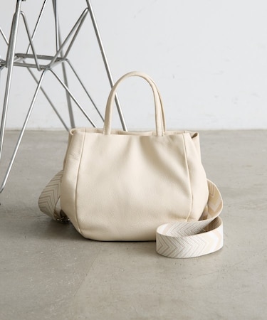 ベルトショルダー本革バッグ