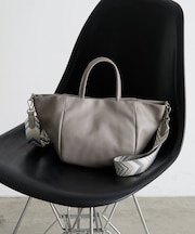 ベルトショルダー本革バッグ