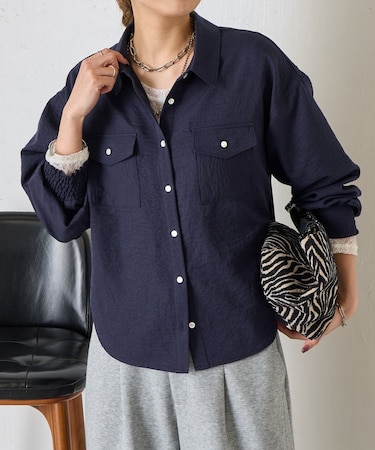 袖口シャーリングWポケットシャツ