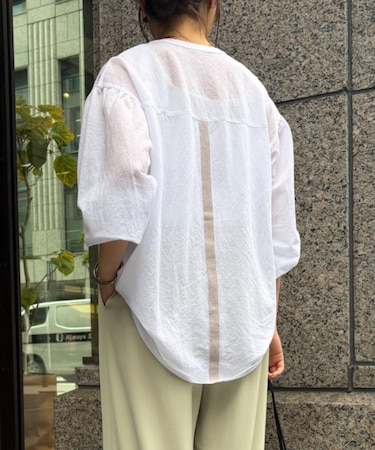シアーバックラインブラウス