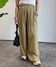 カーキ
