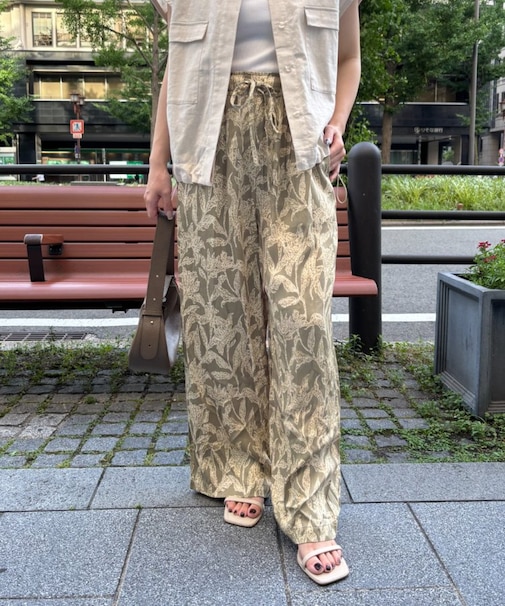 ボタニカルパンツ