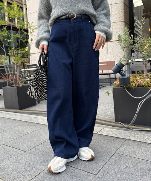 カーブデニムパンツ