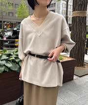 Vネックポンチカットソー