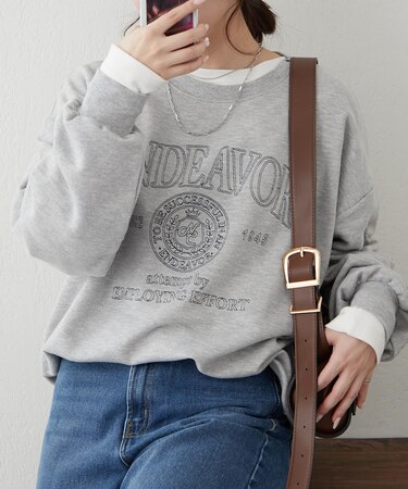 白抜き刺繍スウェット