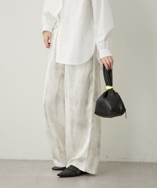 リラックス感漂うニュアンス柄イージーパンツ