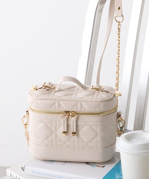 【コーデのポイントに♪】バニティー3WAYBAG