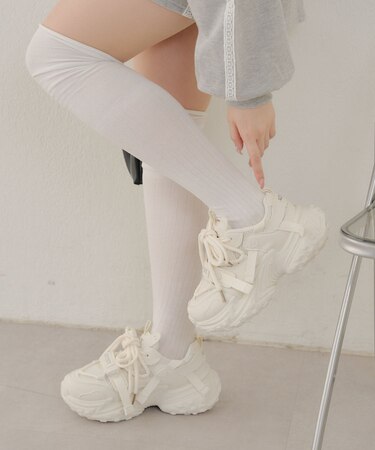 【春の新作】ボリュームソールでスタイルアップ叶うダブルリボンスニーカー