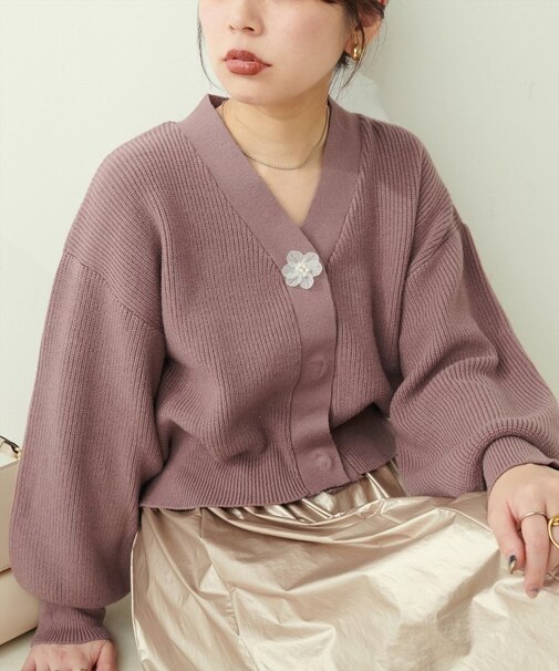 【natural couture】お花釦Ｖネックニットカーデ