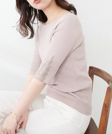 【natural couture】袖口フラワー刺繍リブニット