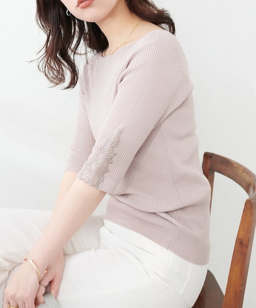 【natural couture】袖口フラワー刺繍リブニット