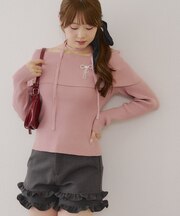 オフショルブローチ付きニット