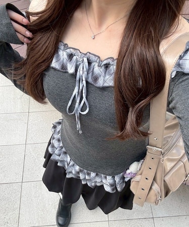 【主役級のデザイン】チェックフリルTシャツ