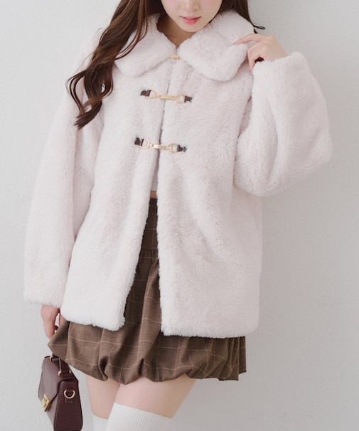 《冬が待ち遠しくなる?》ラビットファービット付きミドルコート