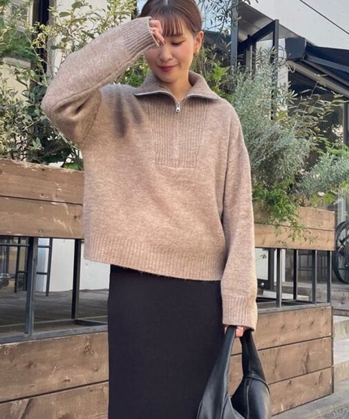 柔らかな肌さわり、ヤクタッチハーフジップニット