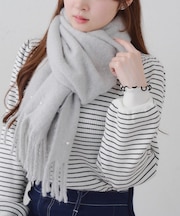 冬コーデの主役に！パール付マフラー