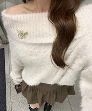 【ブローチ付】オフショルシャギーニット