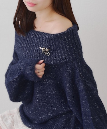 【ブローチ付】オフショルシャギーニット