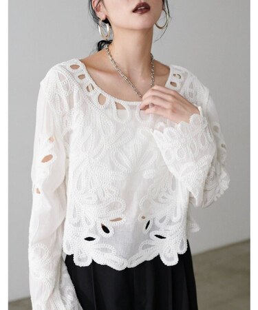 【LARUTA】コード刺繍シアートップス