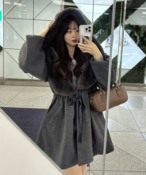 デート・推し活にもぴったり！】ファー付ビッグフードコート｜ナイ