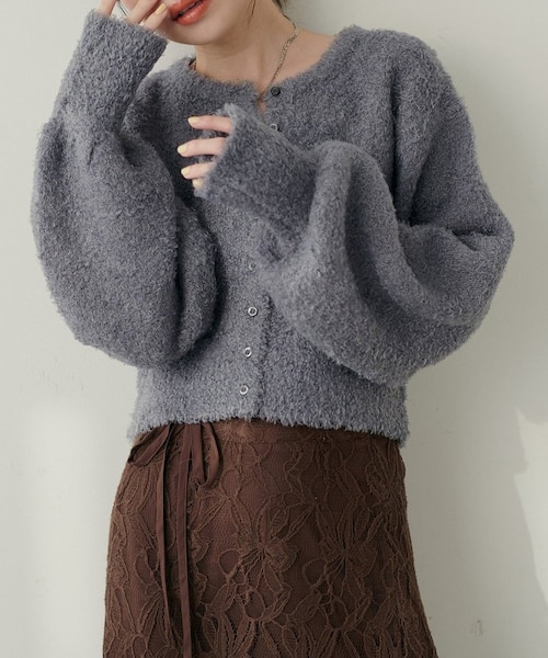 cygne BonBon（ラブティックボンボン）の「シアークロップド boutique La クロップドカーディガン パフスリーブ グレー トップス