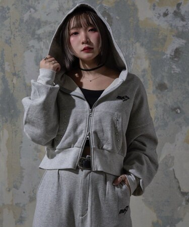 【Mavie..7】スタッズ付裏毛パーカー