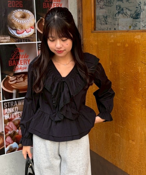 レースフリフリブラウス