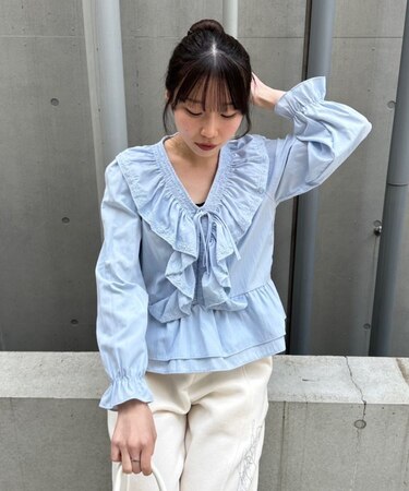 レースフリフリブラウス