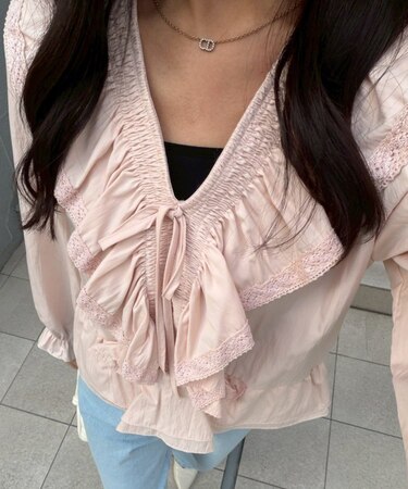 レースフリフリブラウス