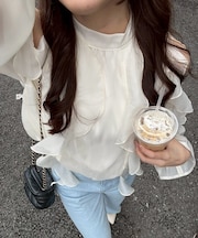 【continuer】【たっぷりフリルにときめく】ラッフルフリフリブラウス