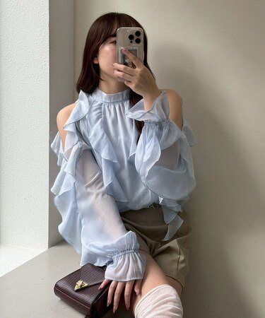 【continuer】【たっぷりフリルにときめく】ラッフルフリフリブラウス