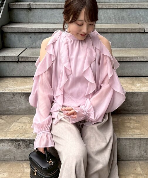 【continuer】【たっぷりフリルにときめく】ラッフルフリフリブラウス