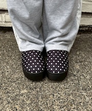 大人の日常にも寄り添う厚底スリッポン