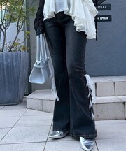 【continuer】圧倒的な美脚・脚長効果を叶える、レースアップフレアデニム