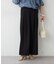 穿くだけで美脚が叶う、洗練タックパンツ