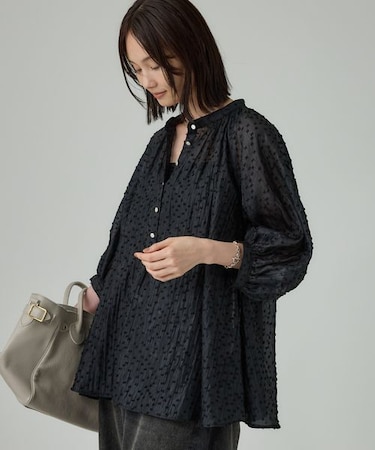 ドットジャガードブラウス
