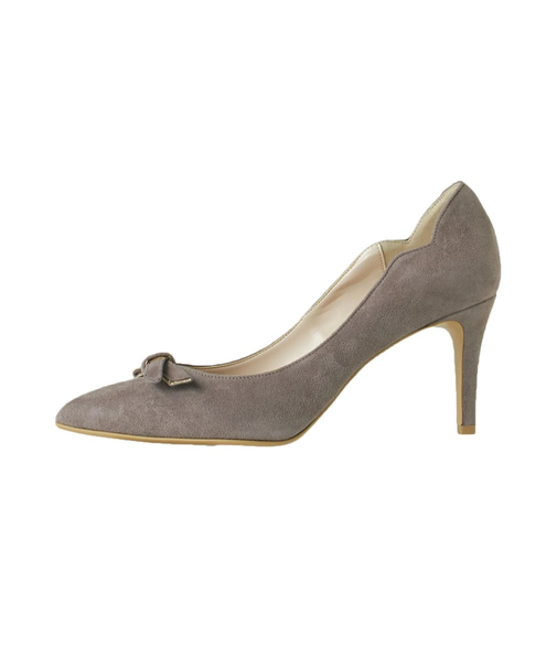 さりげなく光るリボンが魅力的☆フェミニンパンプス