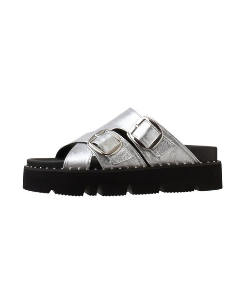 辛口派にもフェミニン派にも◎フットベットサンダル