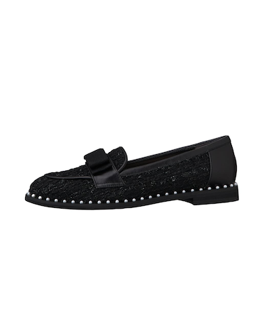 華やか甘めスタイルに◎リボン×パールローファー