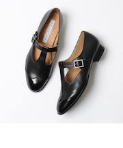 フラットシューズ