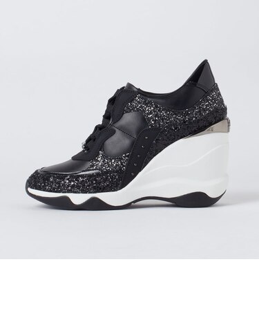 美脚ヒールアップスニーカー