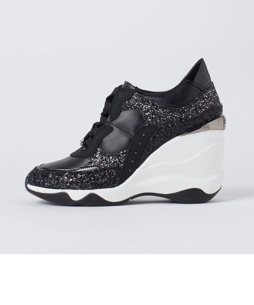 美脚ヒールアップスニーカー