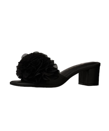 ボリューミーなモチーフが目を惹く♪フラワーミュール